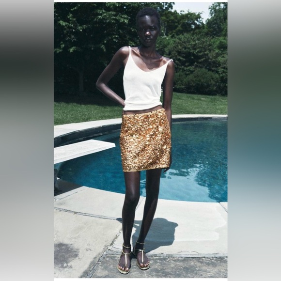 Flattering knee length sequinned skirt - Picture 5 of 5